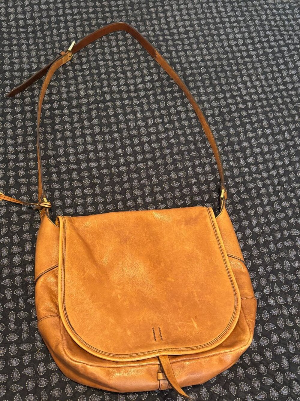 LEATHER CROSSBODY BAG